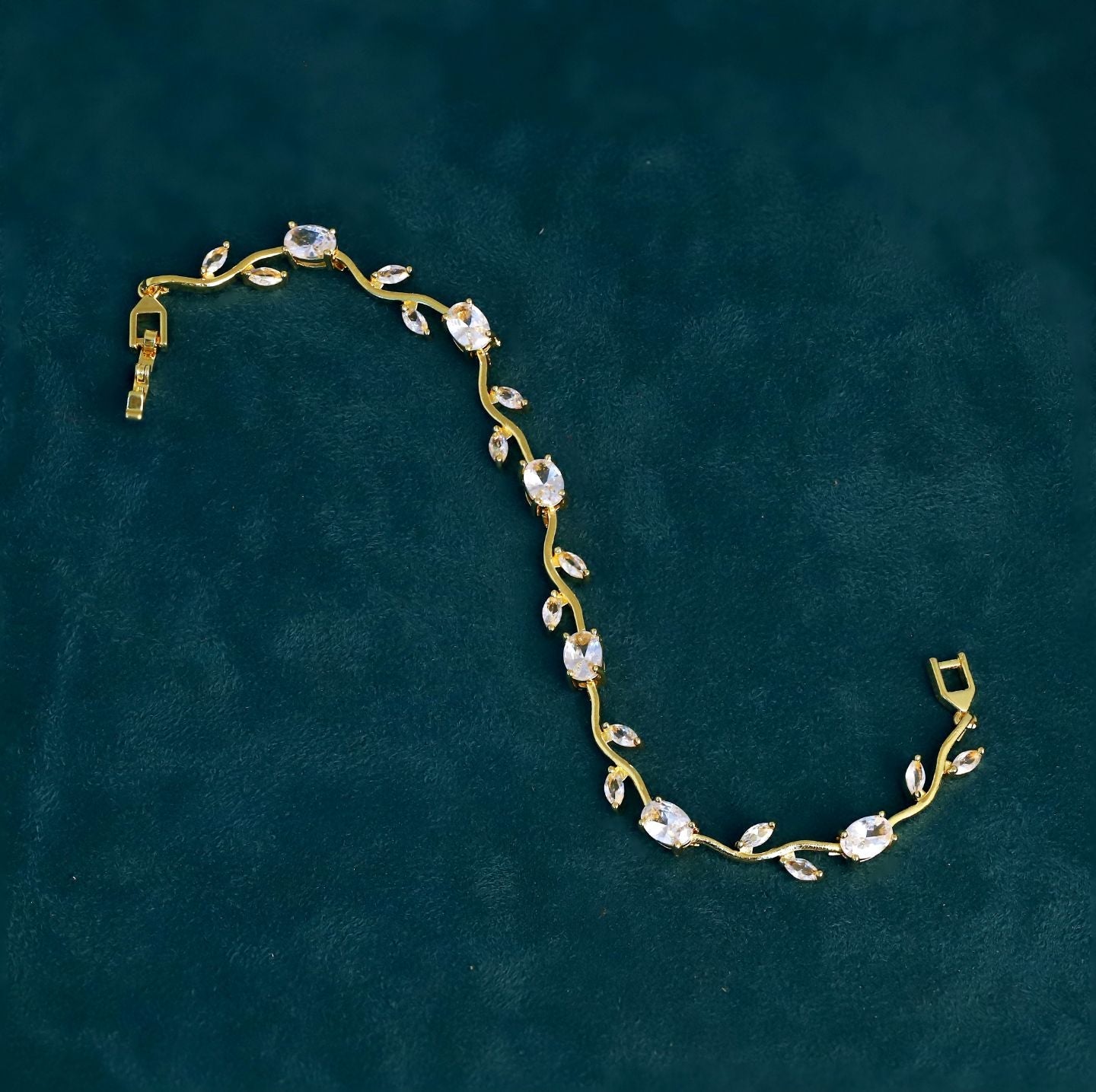 Antitarnish Tulip Bracelet – White