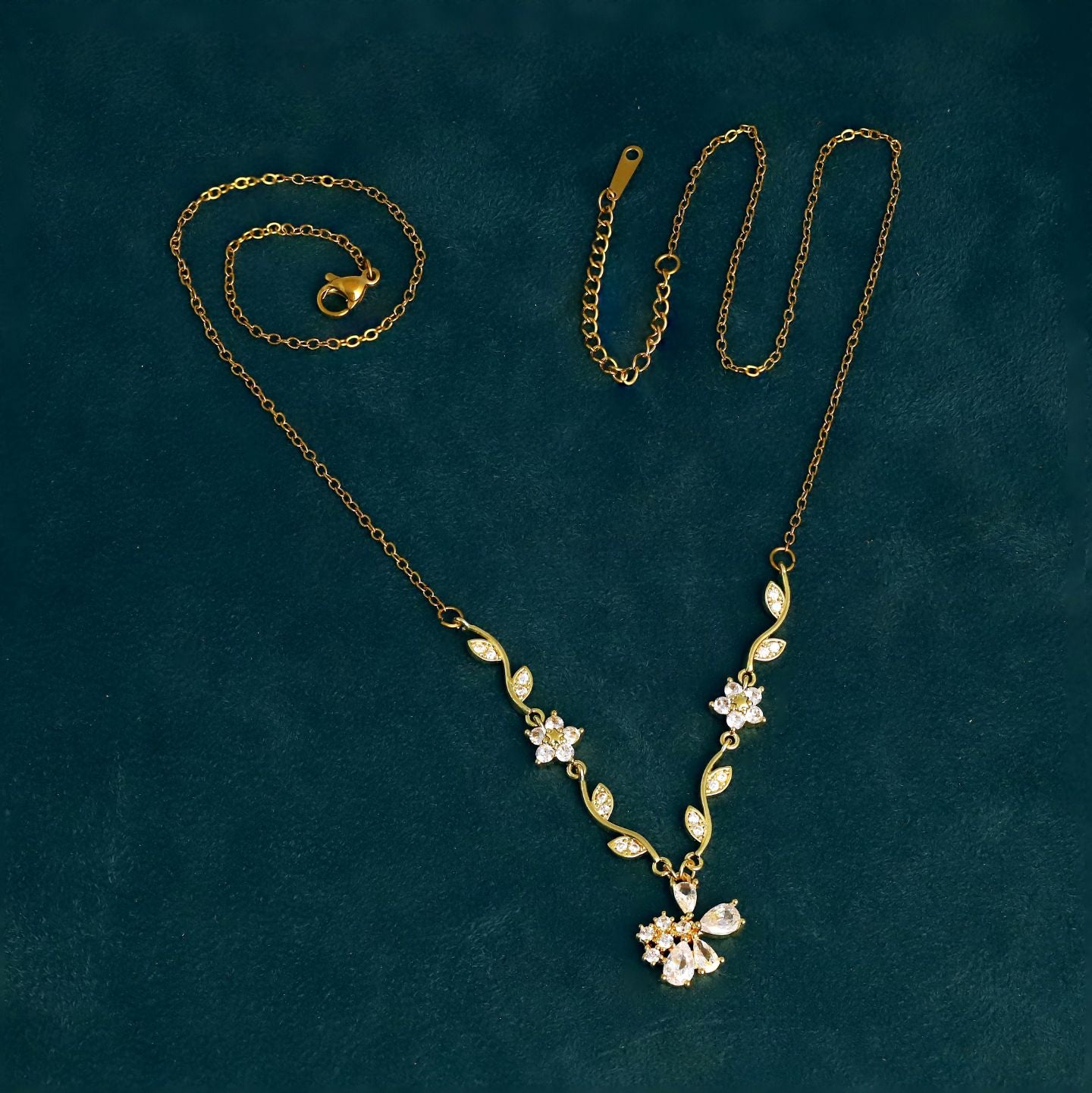 Anti tarnish Tulip Chain Pendant white
