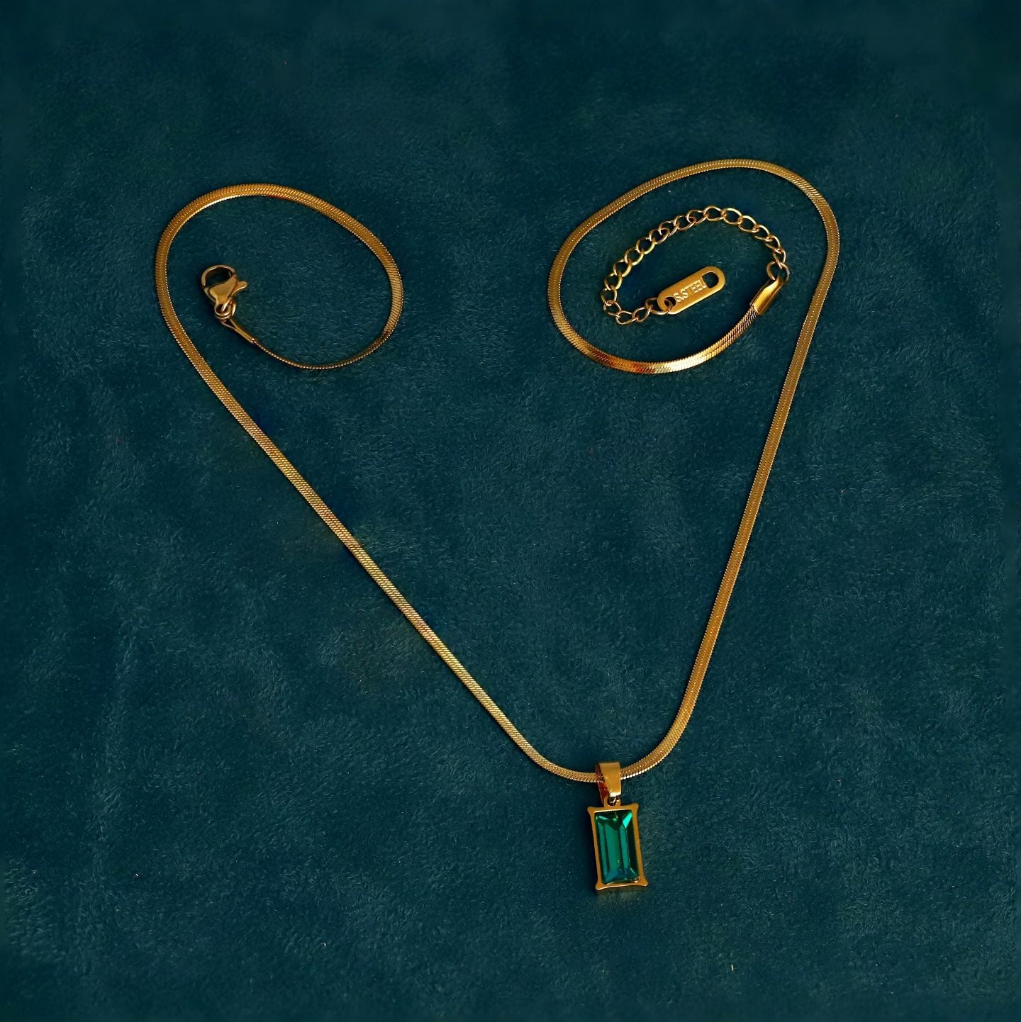 Anti Tarnish Emerald Green Crystal Herringbone Chain Necklace