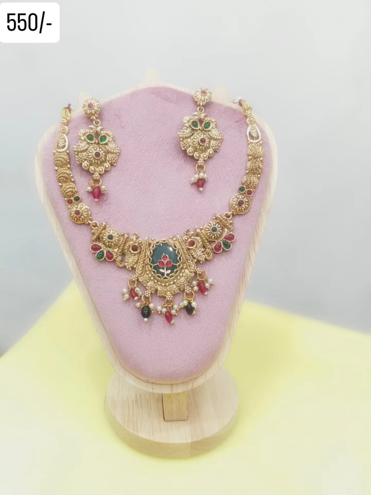 Antique Gold Kundan Floral Necklace Set