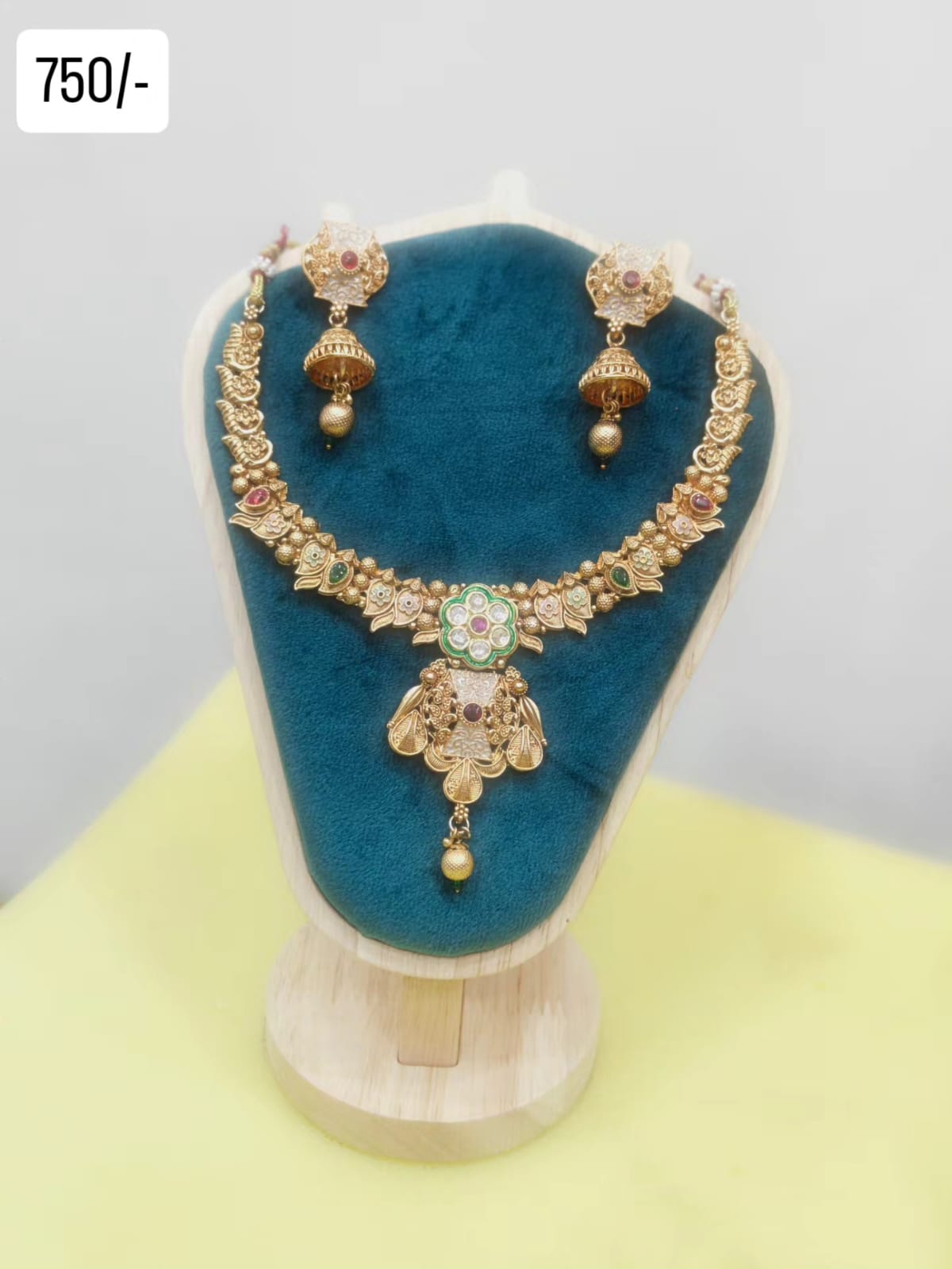 Green Stone Floral Necklace Set