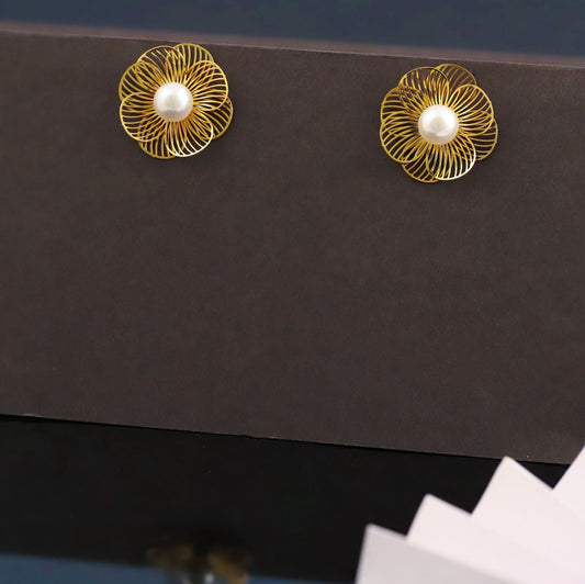 Anti tarnish Pearl Wire Flower Stud Earrings