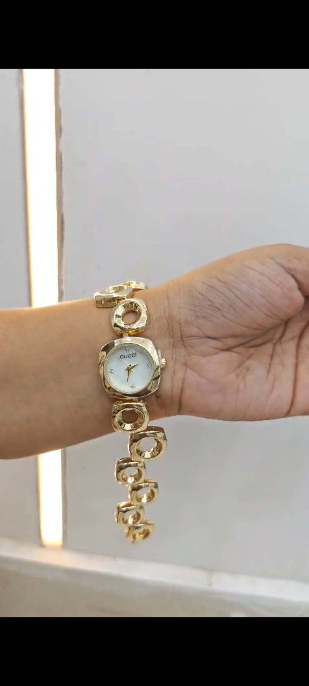 Vintage Gold Bracelet Watch – White Pearl Dial