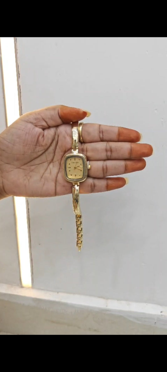 Vintage Gold Bracelet Watch – Gold Dial