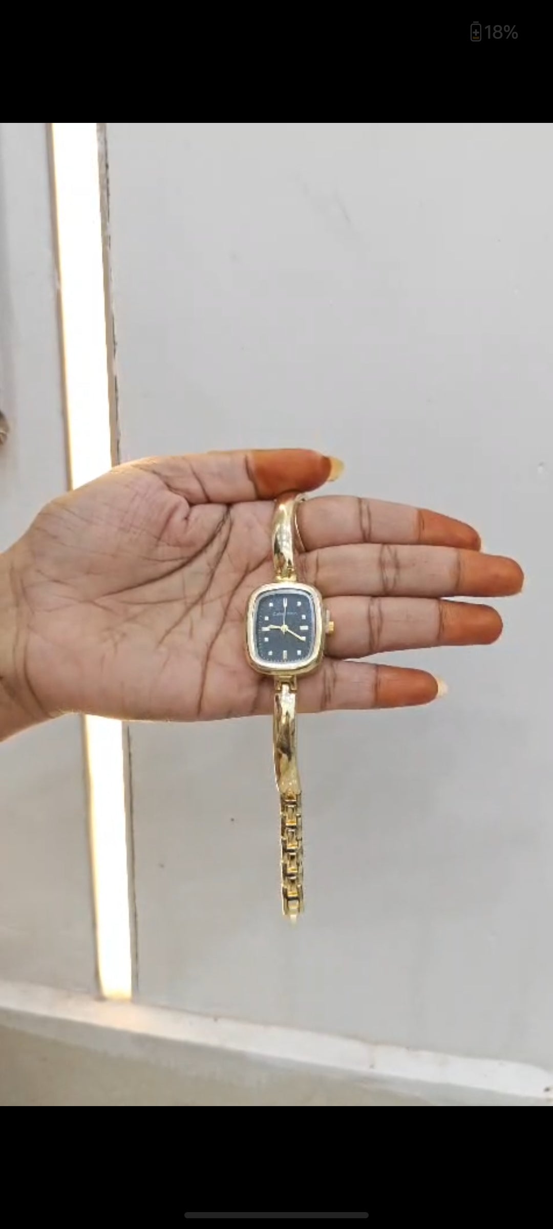 Vintage Gold Bracelet Watch – Black Dial