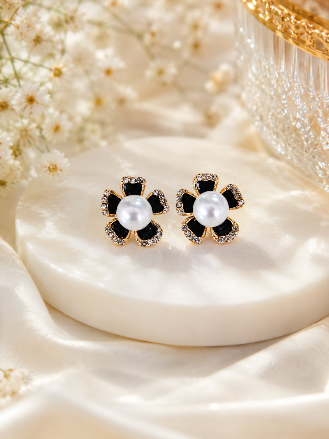 Black Pearl Flower Stud Earrings