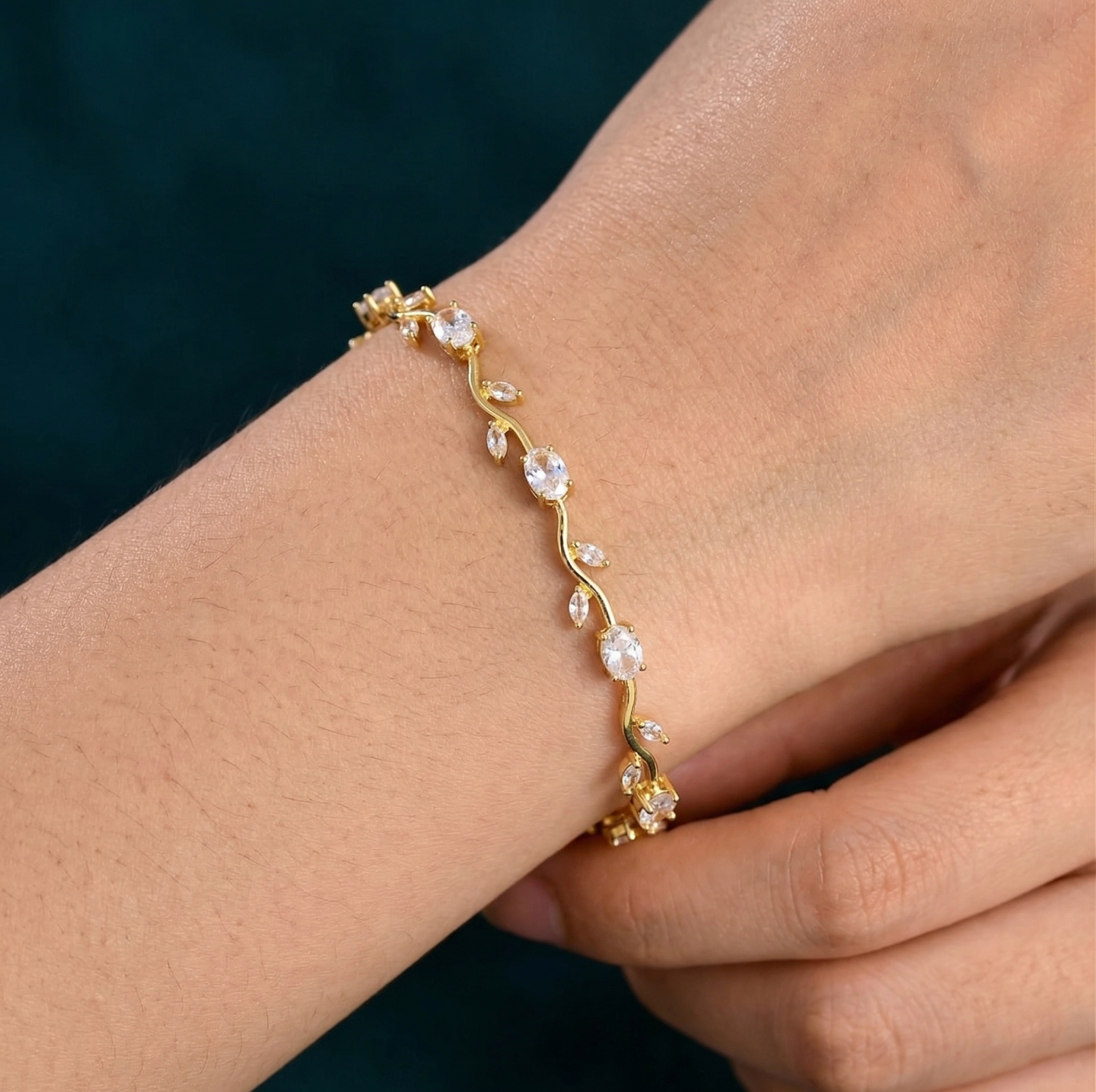 Antitarnish Tulip Bracelet – White
